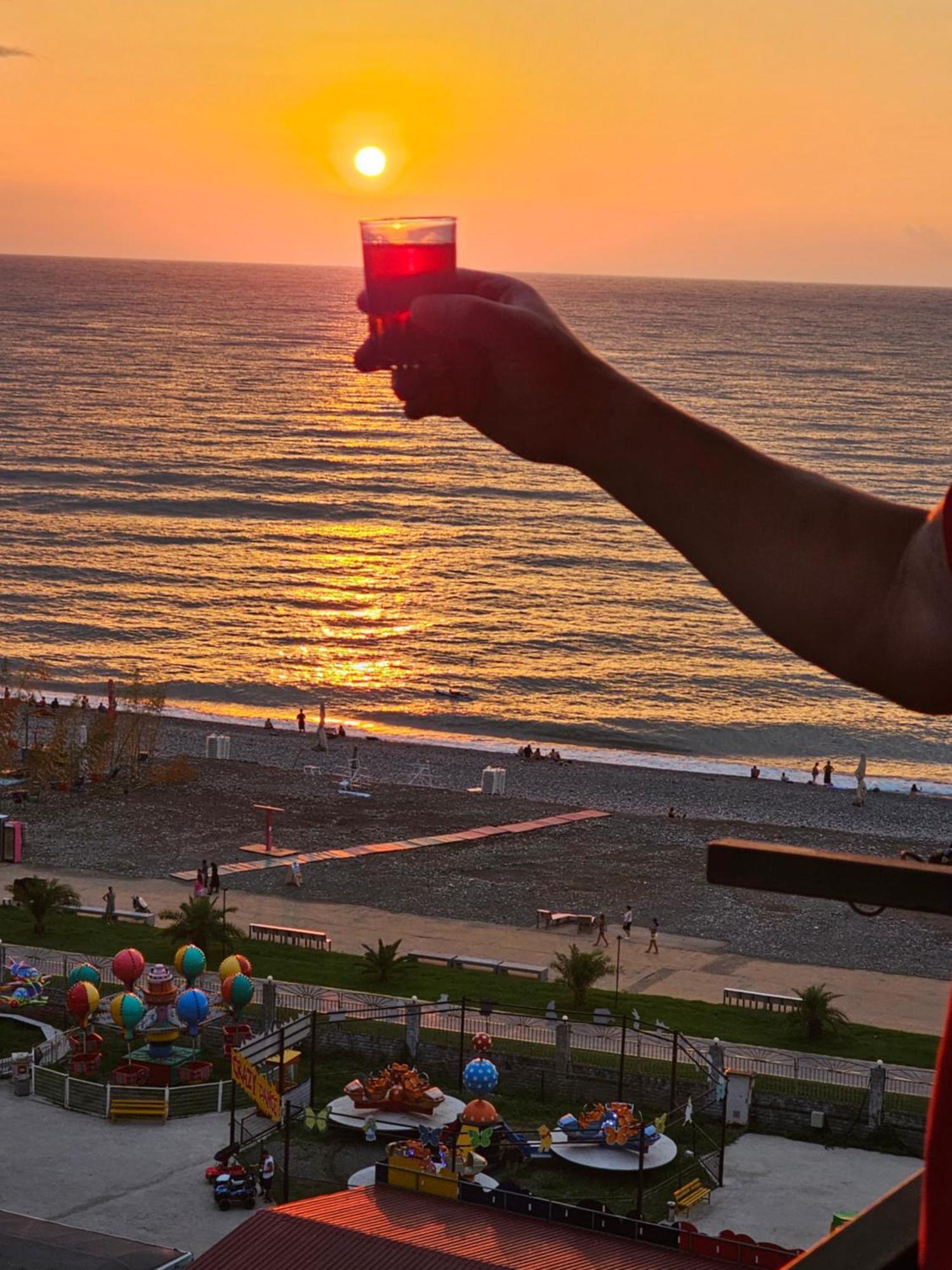 Apartment Desi With Sea View On The Beach In Batumi Luaran gambar