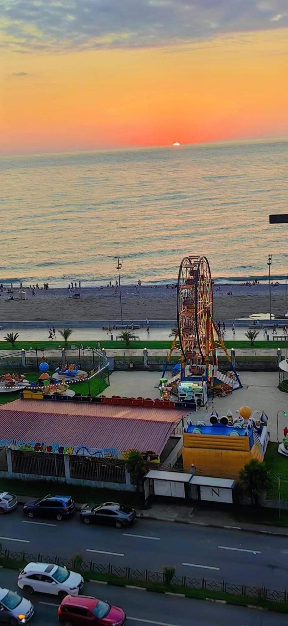 Apartment Desi With Sea View On The Beach In Batumi Luaran gambar