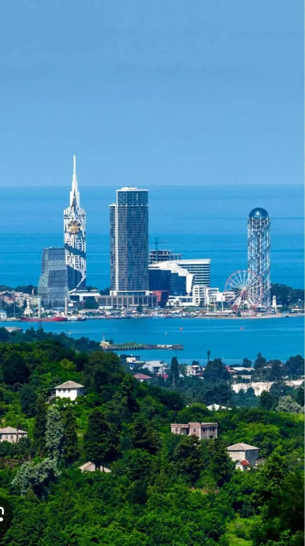 Apartment Desi With Sea View On The Beach In Batumi Luaran gambar